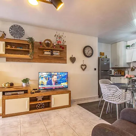 Urb, La Siesta Apartment
